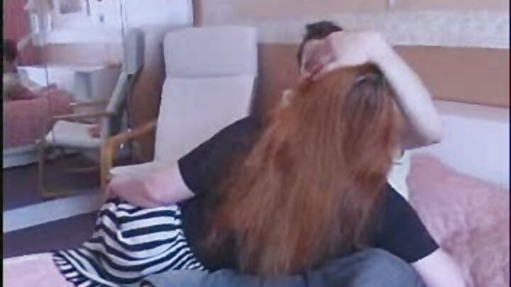 בחור מזיין ברונטית לוהטת בתחת צמוד