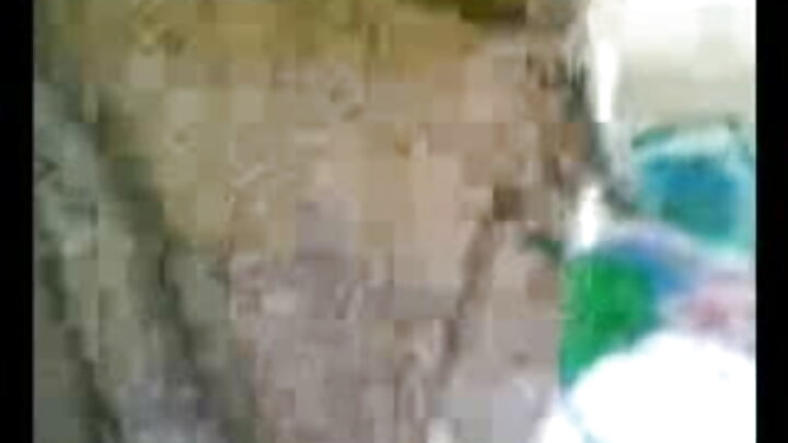 סקס רוסי שבו בחור מספק בחורה עם הזין העבה שלו