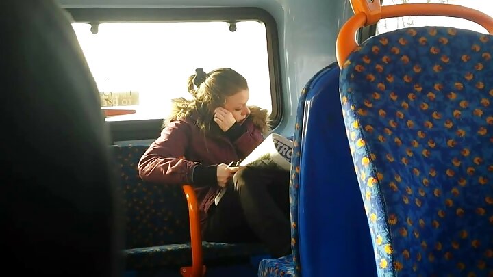 השרמוטה צ'רי קיס מזיינת את הבן של חברתה