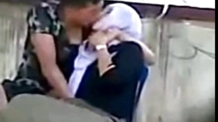 דמי הוקס הרזה בוגדת בחבר שלה עם גבר שחור גדול